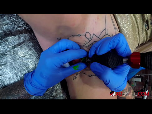 ❤️ Itin tatuiruota karšta Sully Savage gavo tatuiruotę ant savo klitorio Dulkinimo video prie mūsų lt.passiveincome1.ru